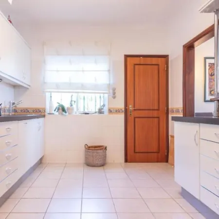 Ferienhaus Charming Spacious Interiors And Pool