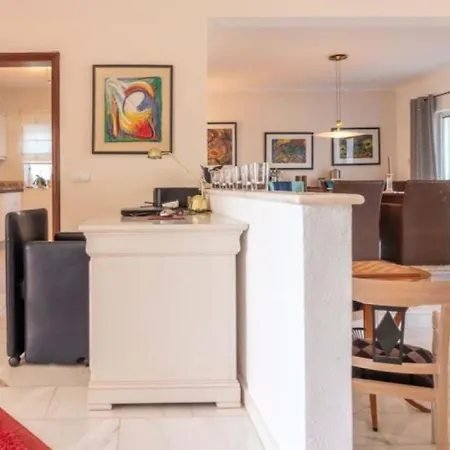 펜션 Charming Spacious Interiors And Pool *