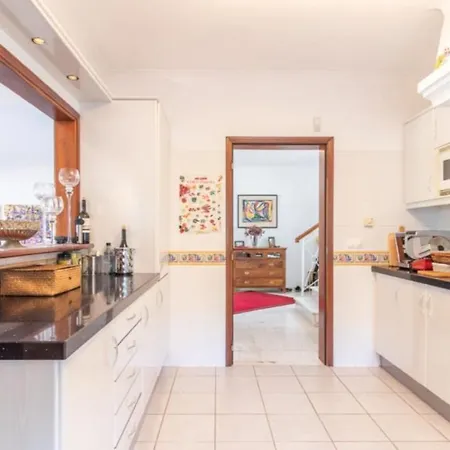 Charming Spacious Interiors And Pool 카르보에이루