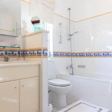 펜션 Charming Spacious Interiors And Pool