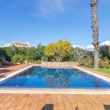 Charming Spacious Interiors And Pool Prázdninový dům *