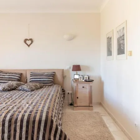Charming Spacious Interiors And Pool *