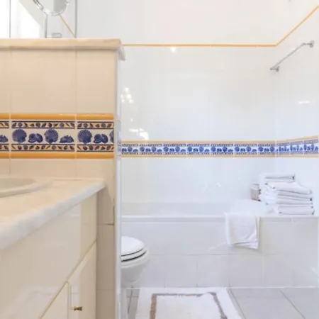Charming Spacious Interiors And Pool Holiday home *